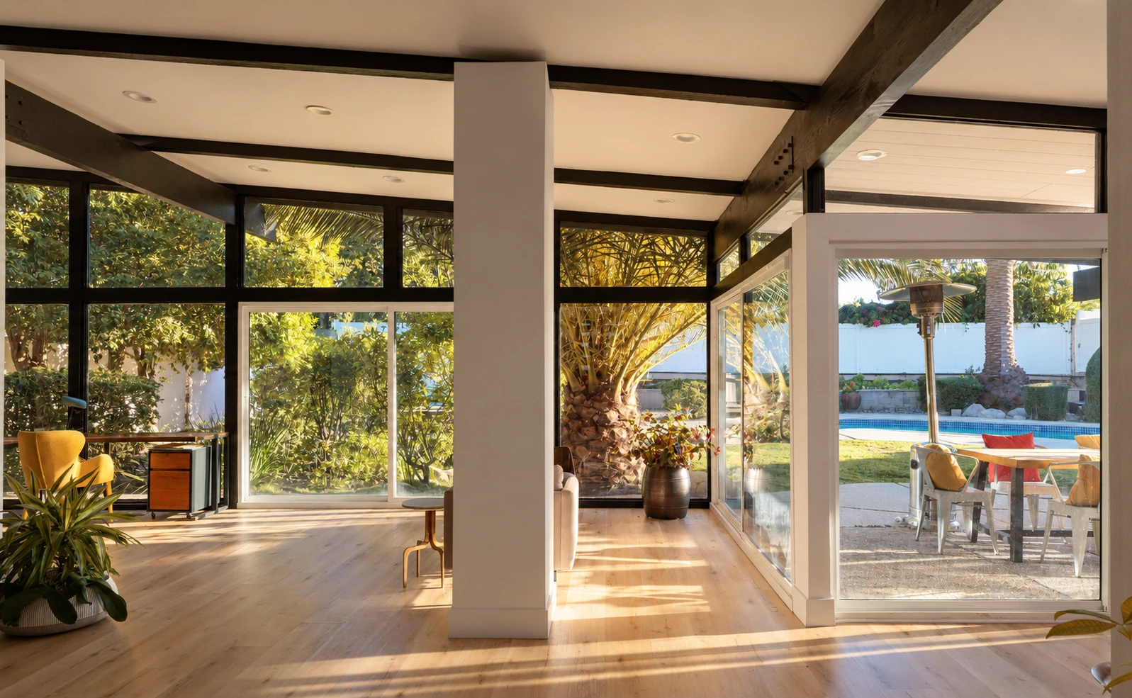 Sunlit living room, garden-facing desk and open connection to the terrace